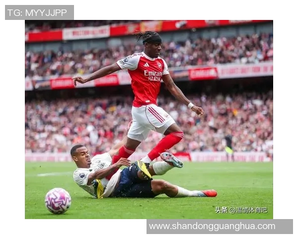 智障足球球星荒诞成长历程与赛场内外的传奇趣闻揭秘